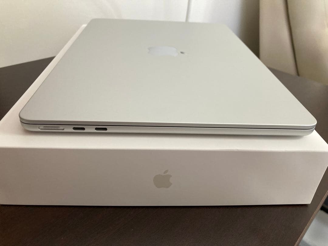 MacBook Air M2 13インチ メモリ8GB 256GB