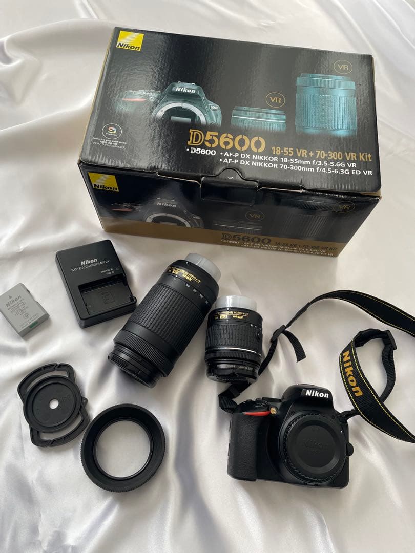 Nikon D5600 デジタル一眼レフカメラ　レンズ　小物セット