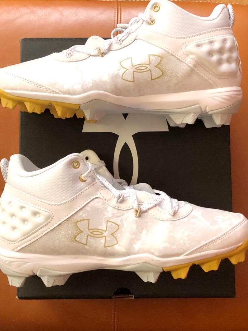 ハ*ン様 新品2025年USA国内限定アンダーアーマー野球ハーパー8Mid Rm