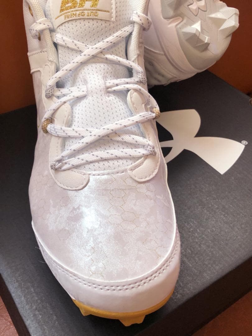 ハ*ン様 新品2025年USA国内限定アンダーアーマー野球ハーパー8Mid Rm