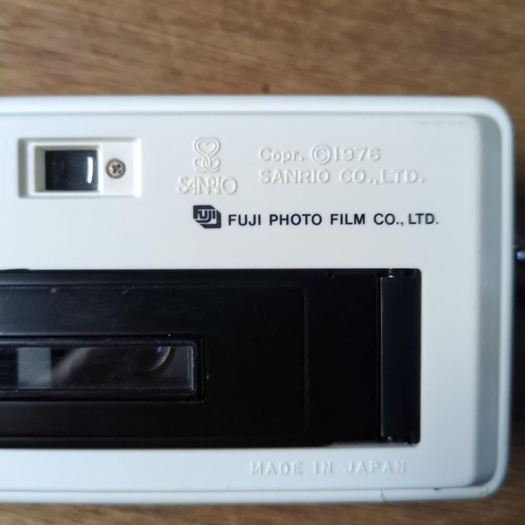 ハローキティ【レア美品】トイカメラ/ 赤と白/ 専用ソフトケース&ストラップ付き