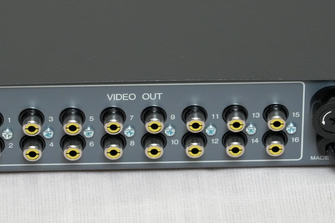 【美品・動作品】映像分配器 DENSOKU DB-116《1in→16out》