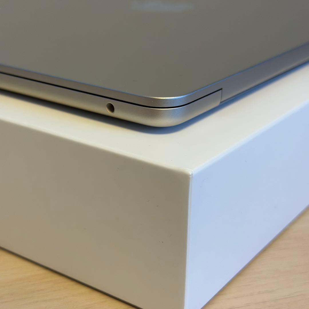 <美品,バッテリー98%>M2 MacBook Air 8GB 256GB