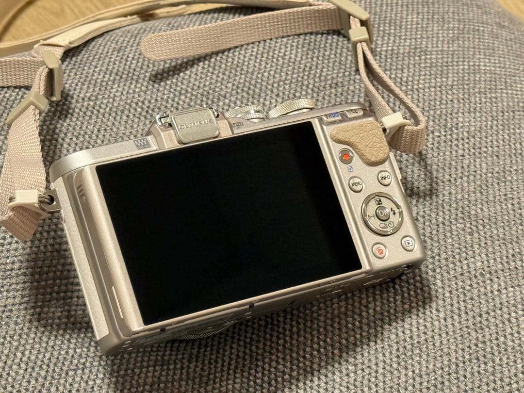 OLYMPUS PEN E-PL8 ダブルレンズセット　白