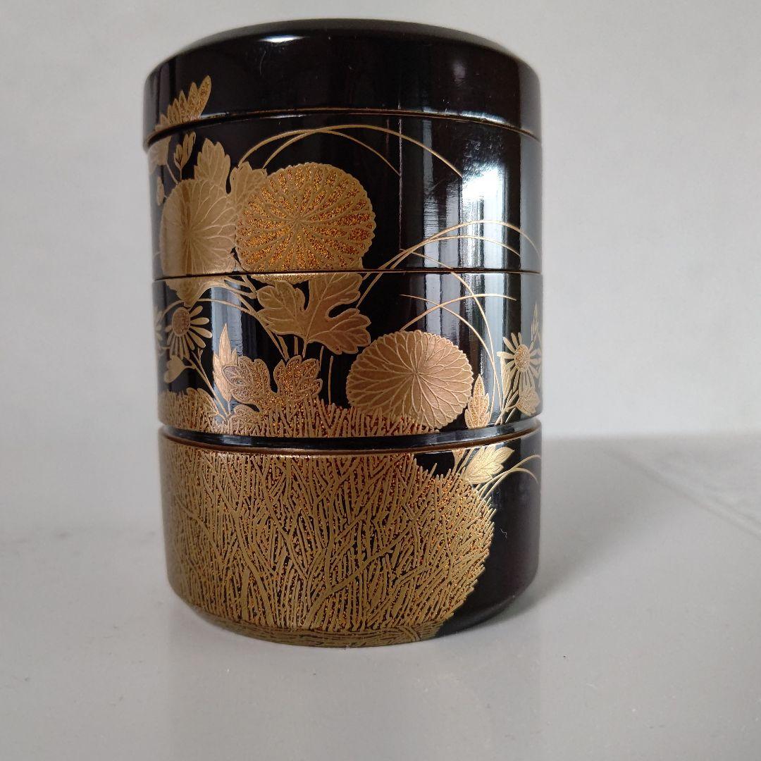 香道具　重香合　秋草蒔絵時代物　四段高さ7.5口径5.5 流派　御家流？美品