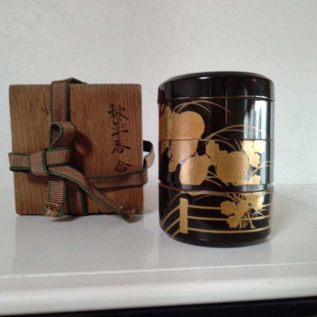 香道具　重香合　秋草蒔絵時代物　四段高さ7.5口径5.5 流派　御家流？美品
