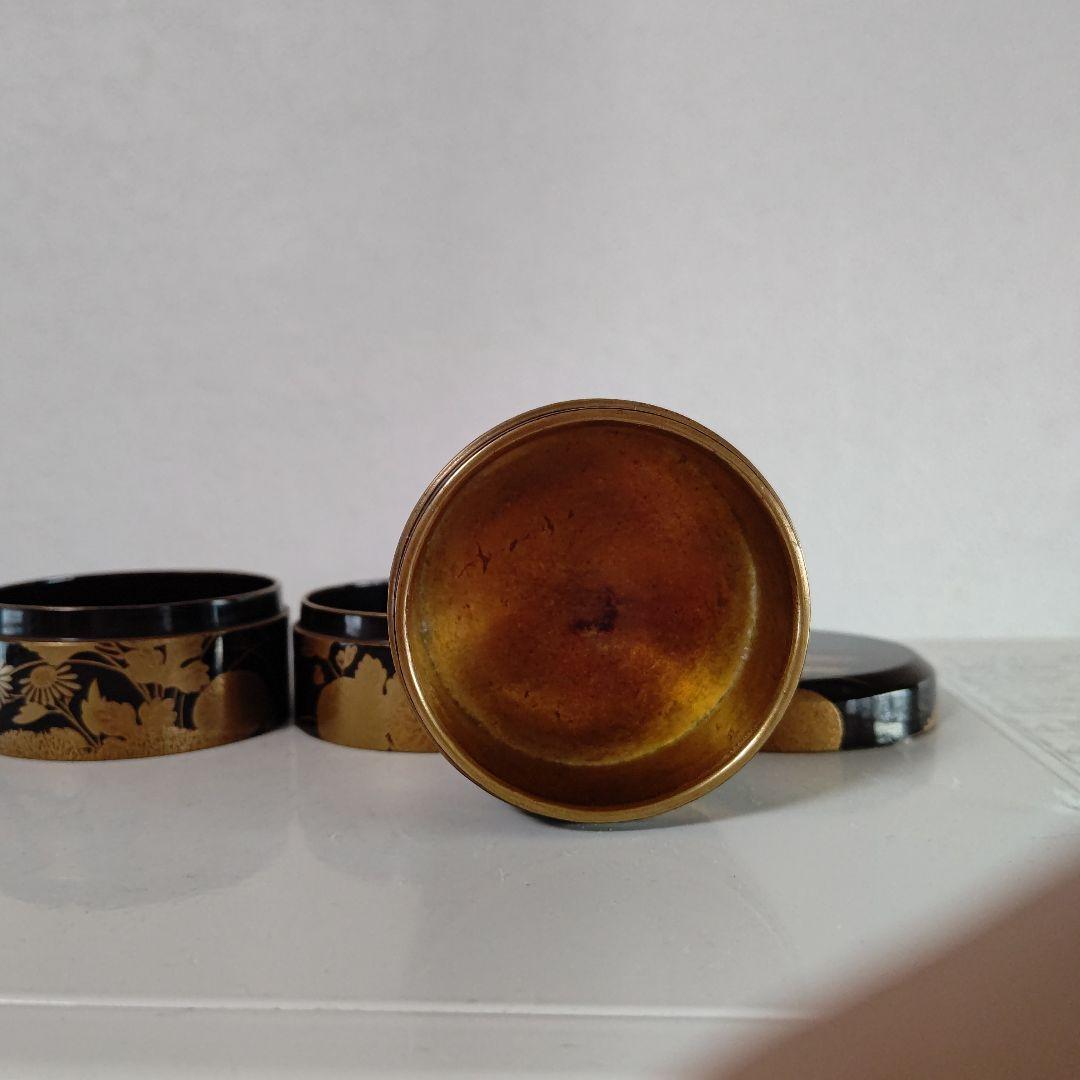 香道具　重香合　秋草蒔絵時代物　四段高さ7.5口径5.5 流派　御家流？美品