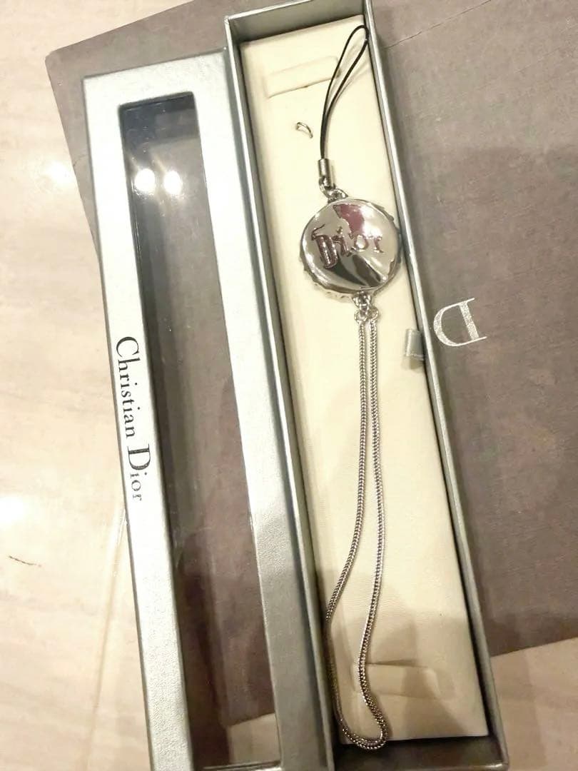 Dior キャップ型 キーホルダー　ストラップ