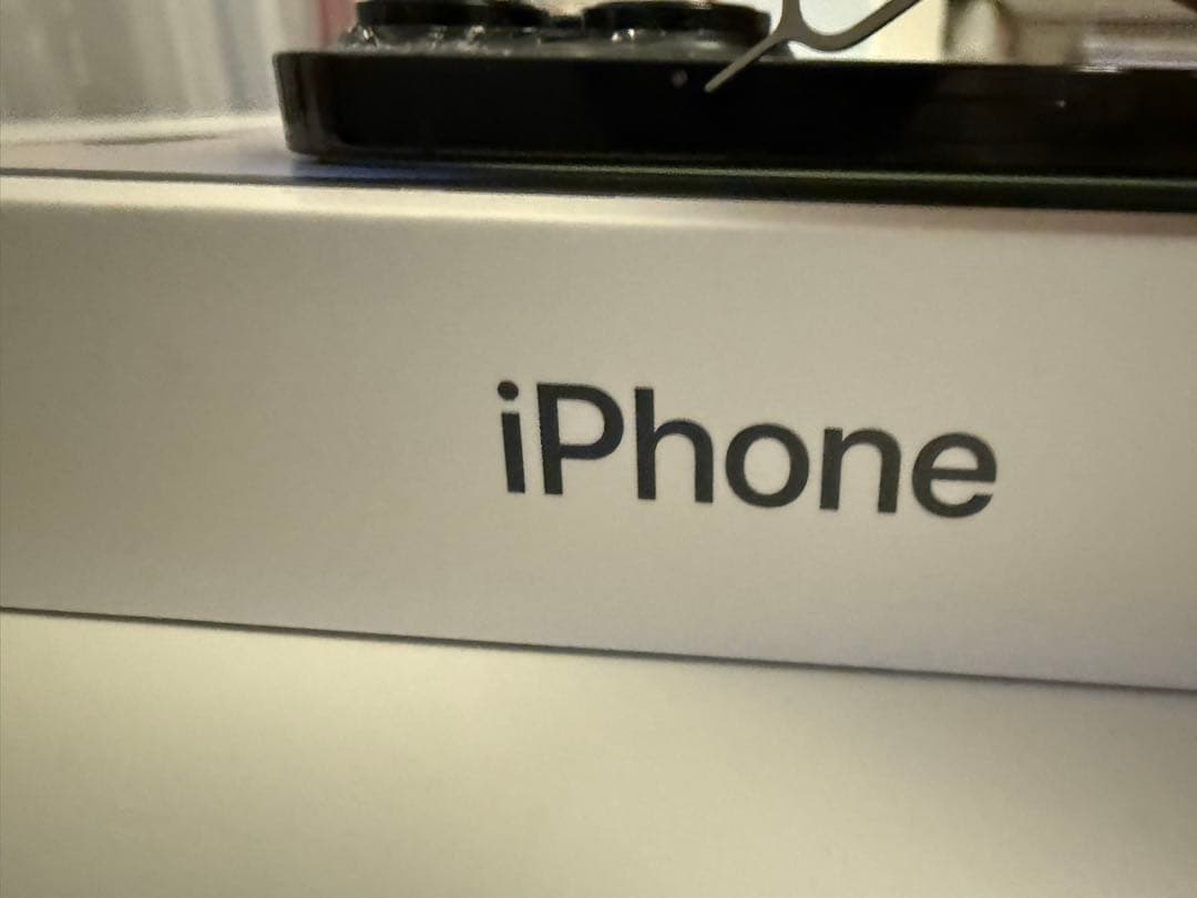 iPhone 14 Pro ブラック 黒　本体 256GB 背面割れ有り。