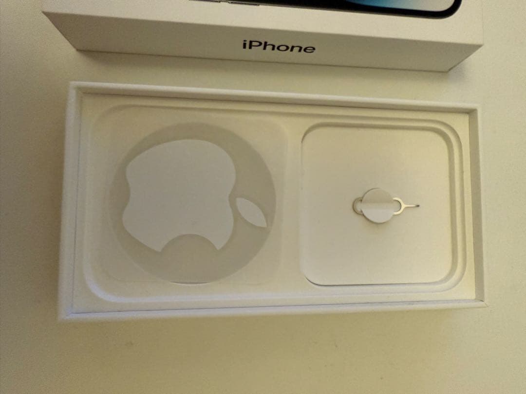 iPhone 14 Pro ブラック 黒　本体 256GB 背面割れ有り。