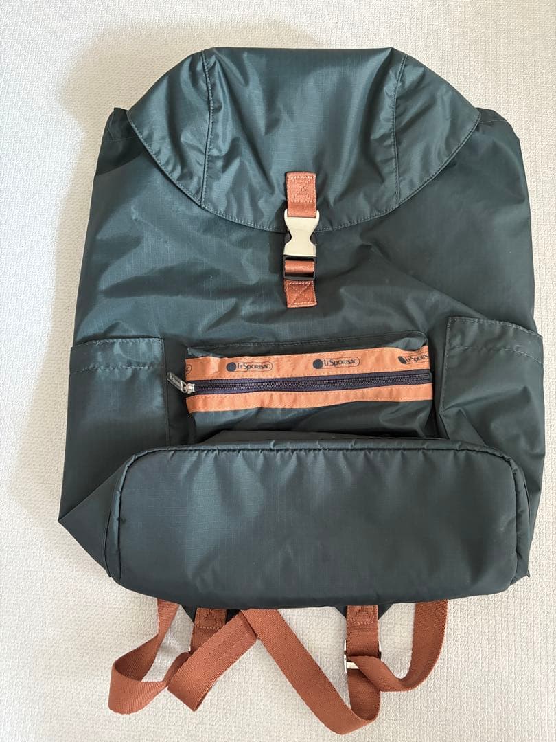 ダークグリーン ナイロンリュック