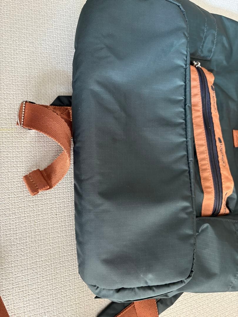 ダークグリーン ナイロンリュック