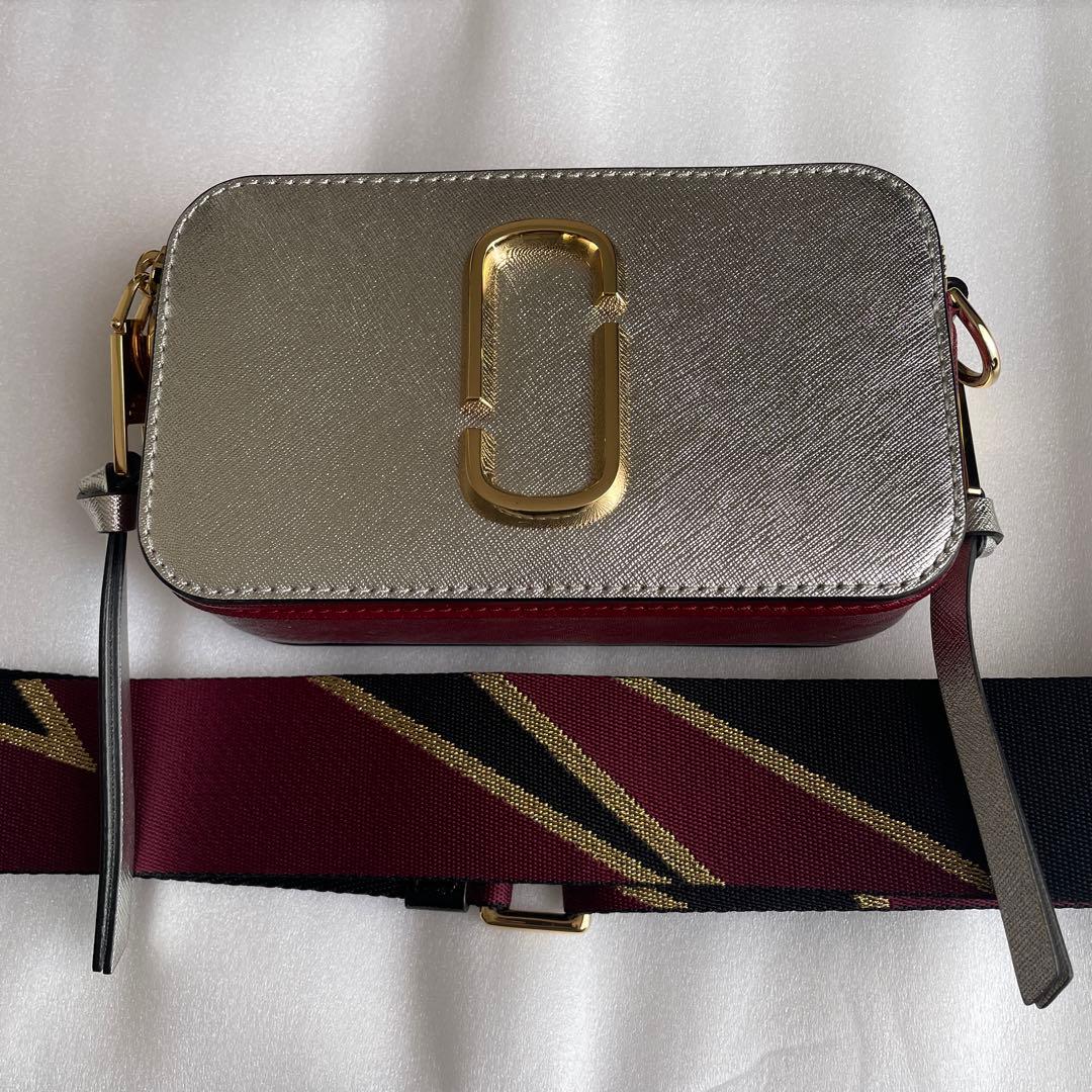 マークジェイコブス　MARCJACOBS スナップショットバックシルバー