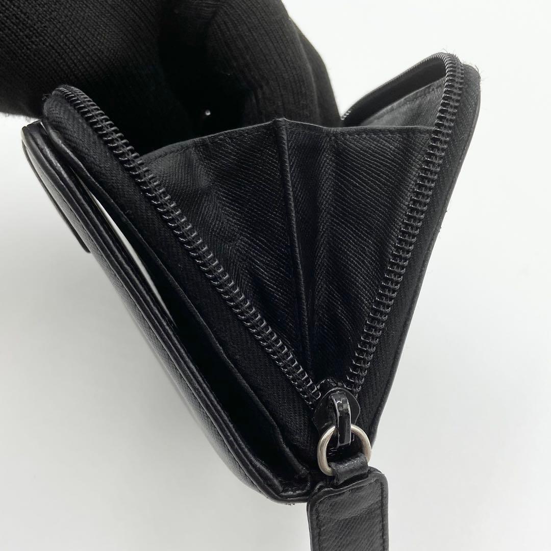 PRADA プラダ　折り財布　ロゴ金具　トライアングル　レザー　ブラック