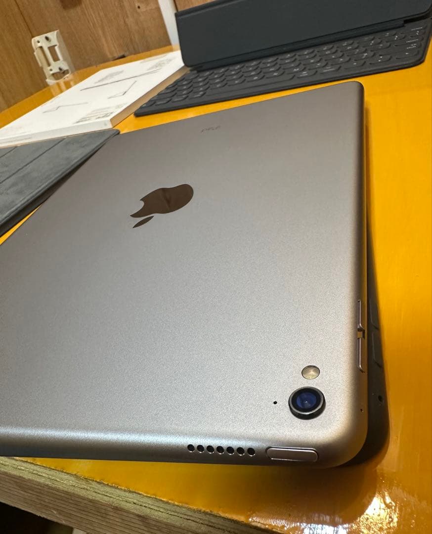 iPadPro9.7wifi 32GB + Smart Keyboard セット