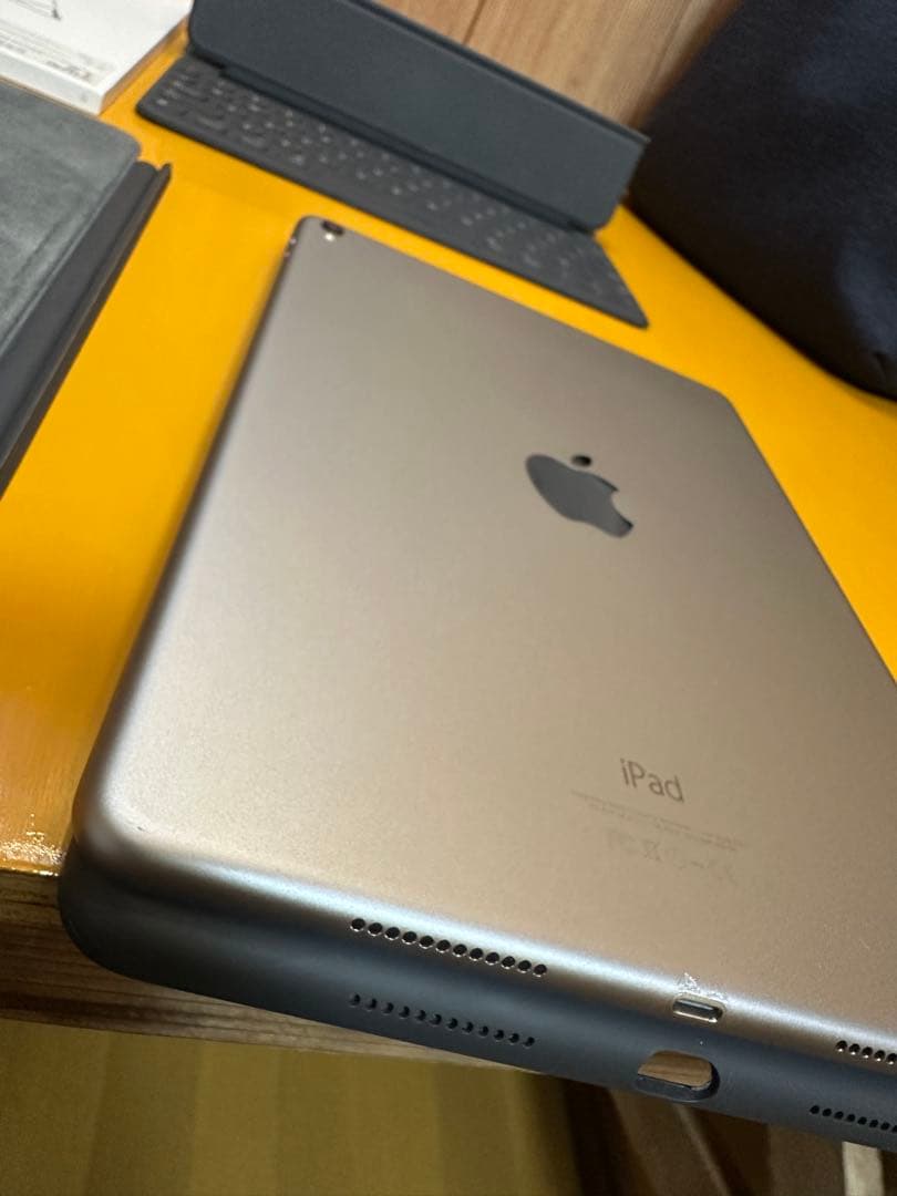 iPadPro9.7wifi 32GB + Smart Keyboard セット