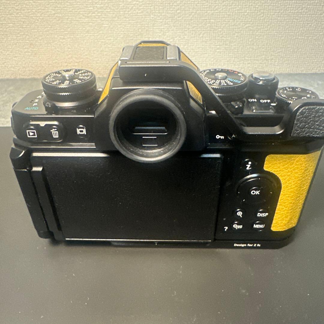 な*ぬ様 Nikon Z fc イエローブラック　ミラーレス一眼 本体