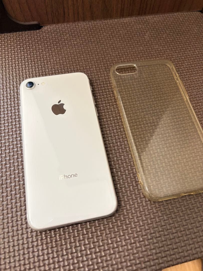 週末セール中！美品✨iPhone8 64GB シルバー　充電100%