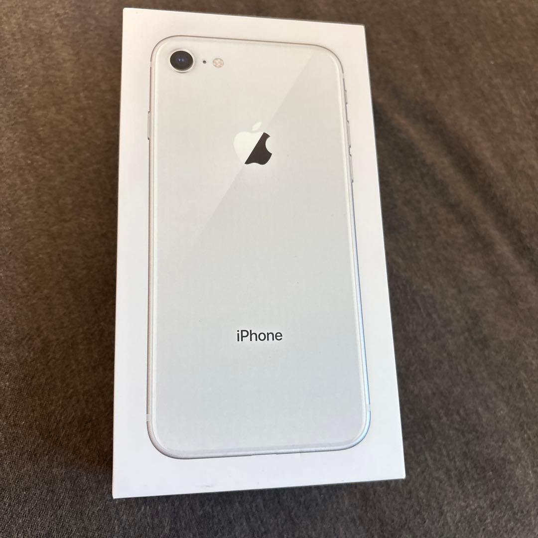 週末セール中！美品✨iPhone8 64GB シルバー　充電100%