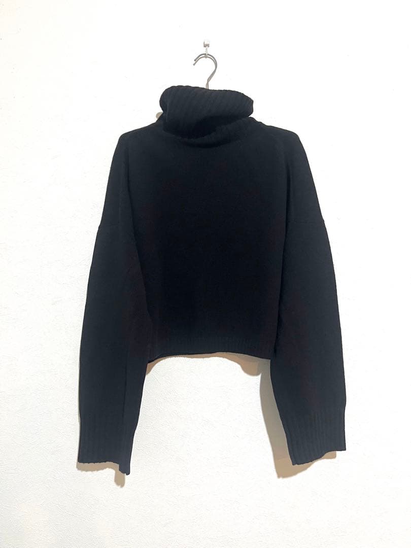 ドゥーズィエムクラス　2023AW Cropped タートルネックプルオーバー