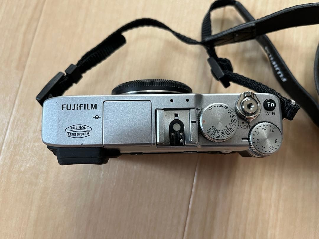 フジフィルム　FUJIFILM X-E2 ボディ　レンズ付き