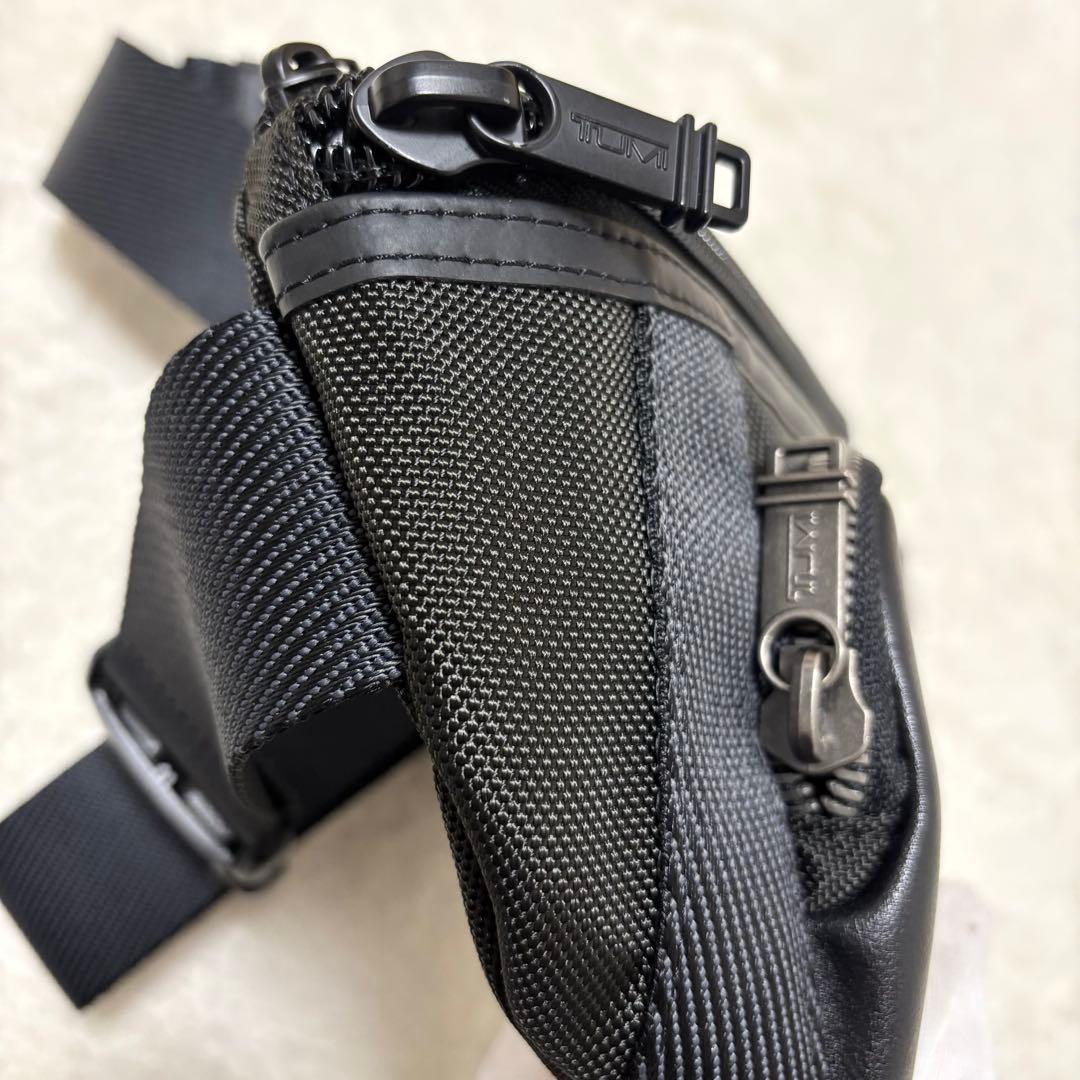 未使用級 TUMI Alpha Bravo キャンベル レザー ボディバッグ 黒
