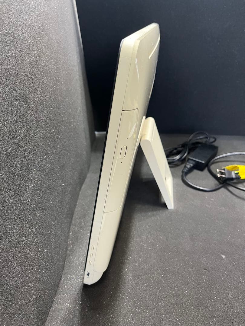 SSD500GB&BDドライブ搭載！DELL Inspiron 22 3263