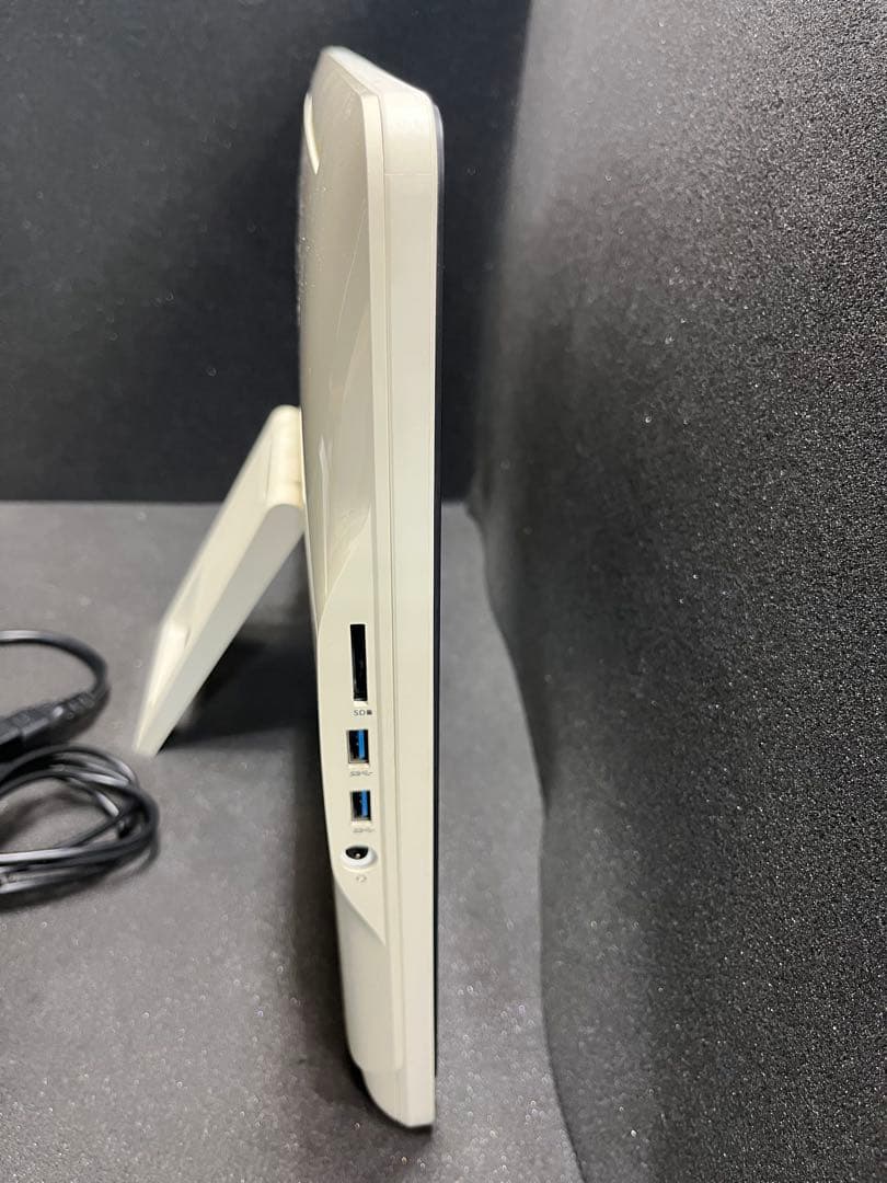 SSD500GB&BDドライブ搭載！DELL Inspiron 22 3263