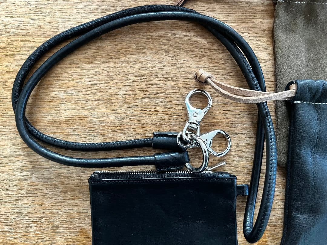 DECI レザーストラップブラック レザー ケース ovy