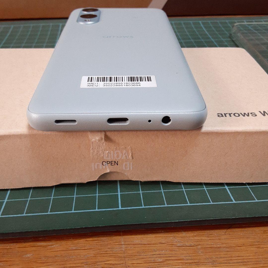 【中古美品】arrowsWe2 128GBライトブルースマートフォン本体　箱