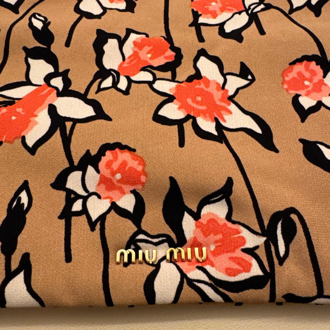 miu miu 花柄ポーチ