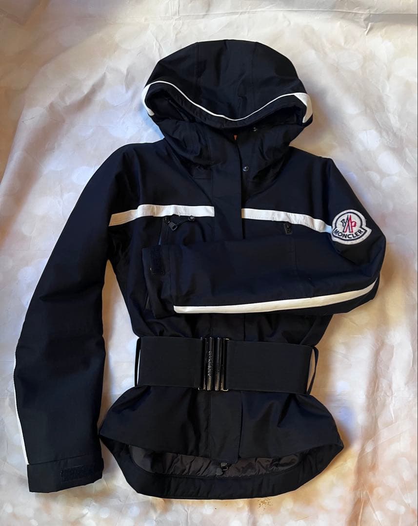 希少✨スタイリッシュなモンクレール　ショートダウンジャケット　スキーウェア
