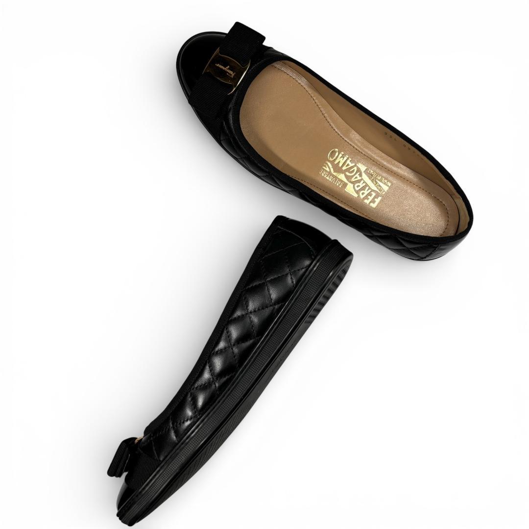 美品 フェラガモ キルティングパンプス ヴァラリボン Rufina 黒 7 24