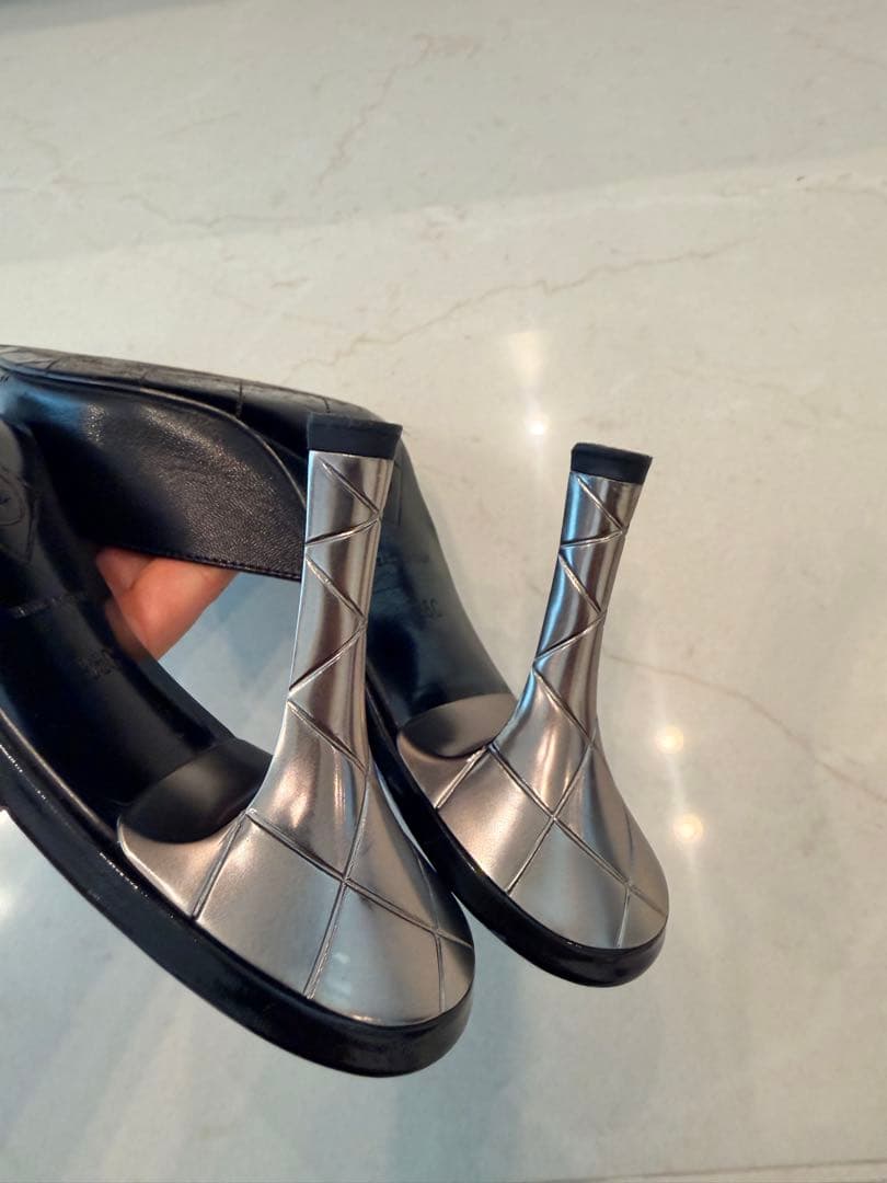 CHANEL ブラック レザー ハイヒール