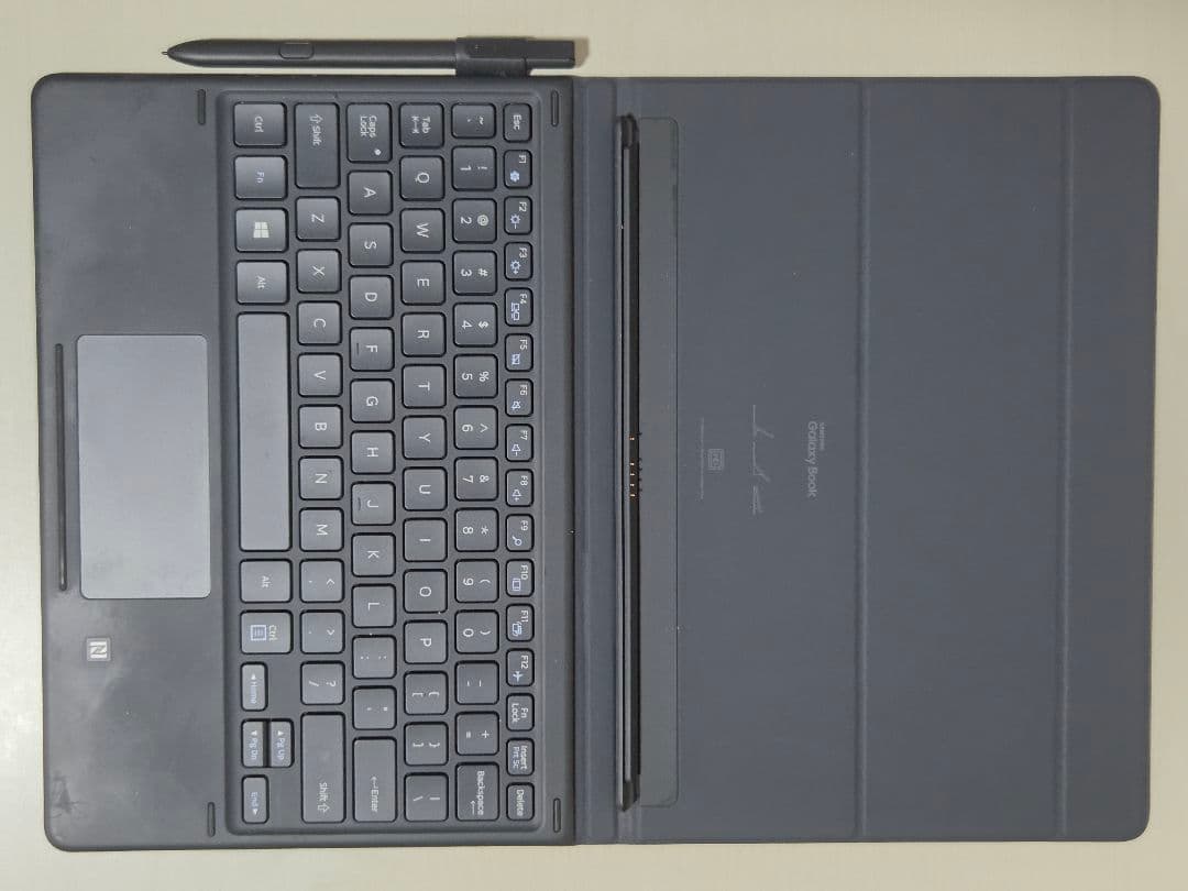 Samsung Galaxy Book 10.6 2in1 S-Penキーボード
