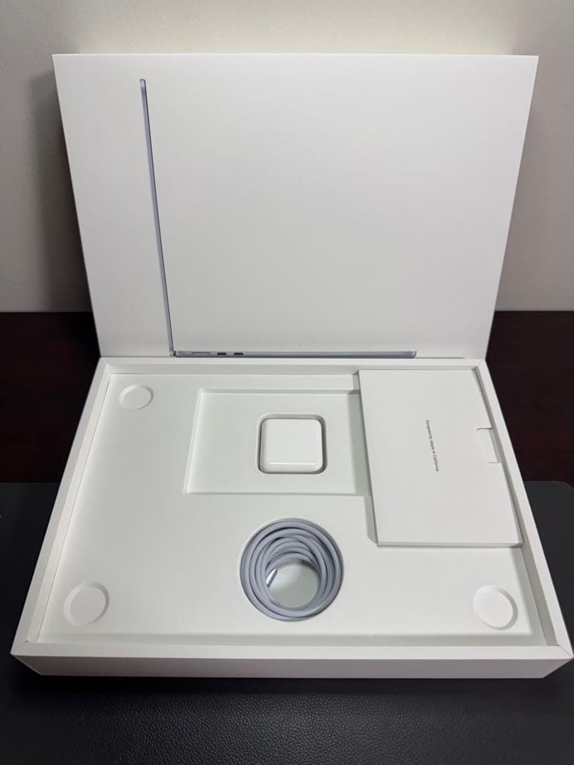 MacBook Air 2025。M4. 16GB。 512GBストレージ