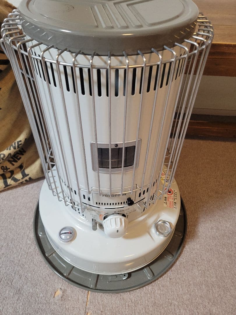 Aトヨトミ 石油ストーブ KS67HW 純正 日本製 TOYOTOMI