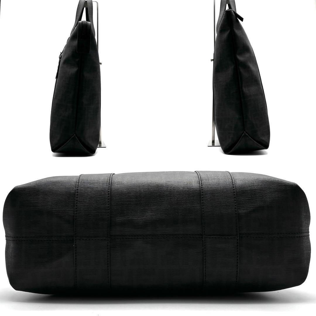 未使用に近い フェンディ トートバッグ ズッカ柄 ファスナー 大容量 ブラック