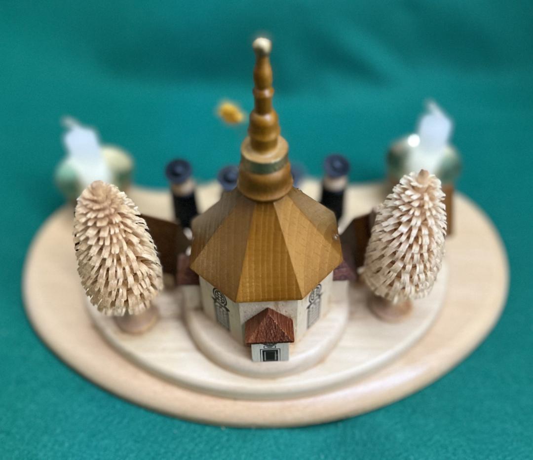 クリスマス用ドイツの教会（木彫り）インテリア置物