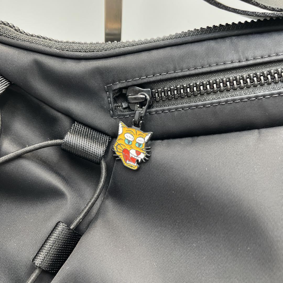 オニツカタイガー スモールメッセンジャーバッグ