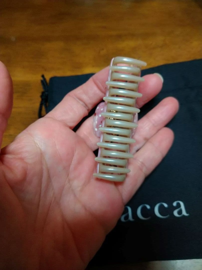 acca ピンク ストーン付きヘアクリップ