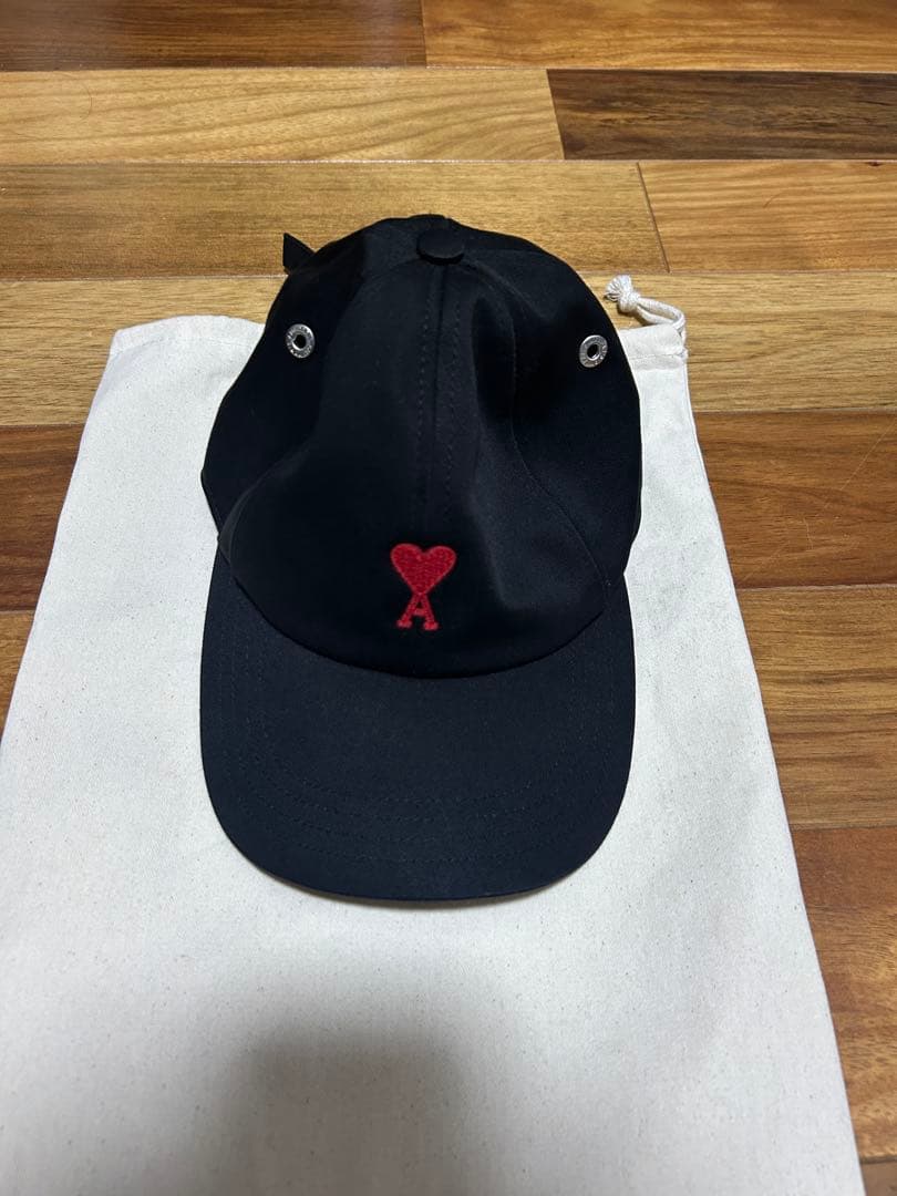 破格　ami paris 黒キャップ ハート刺繍