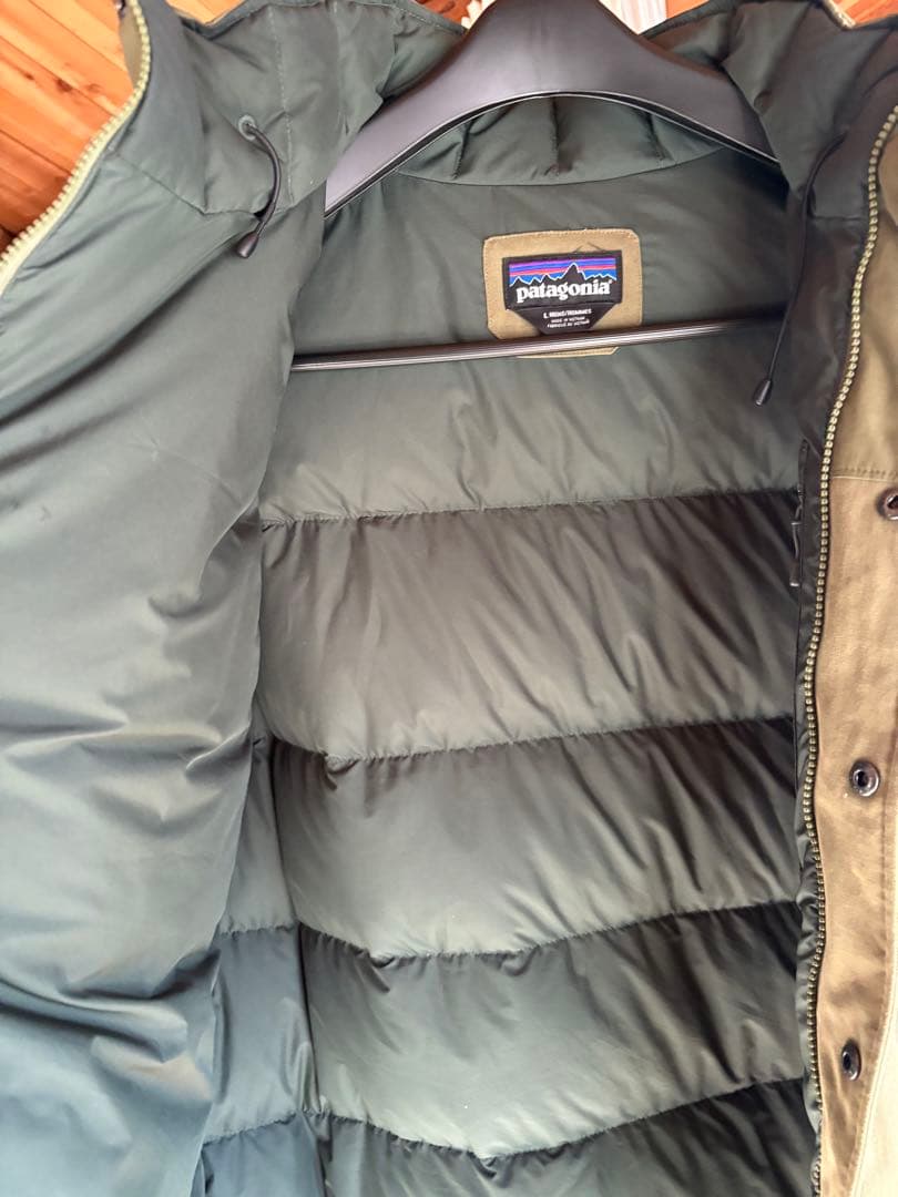 Patagonia 　フード付きダウンジャケット 　パタゴニア　　サイズL
