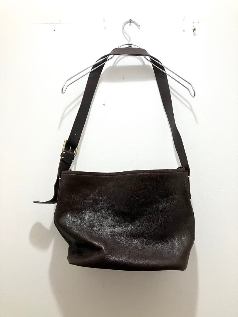 ARTS&SCIENCE レザーショルダーバッグ