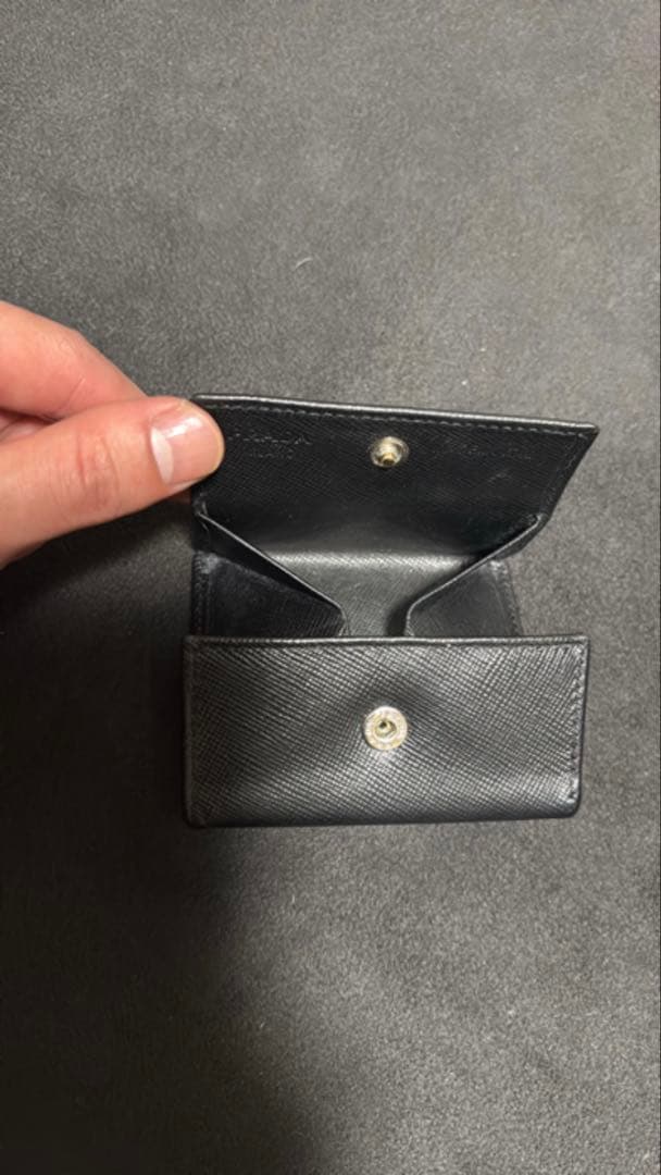 PRADA ブラック サフィアーノレザー ケース