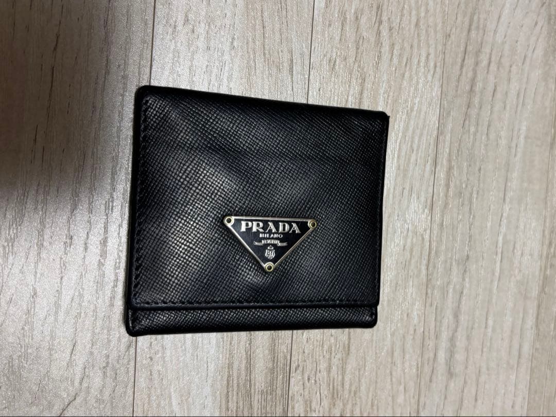 PRADA ブラック サフィアーノレザー ケース