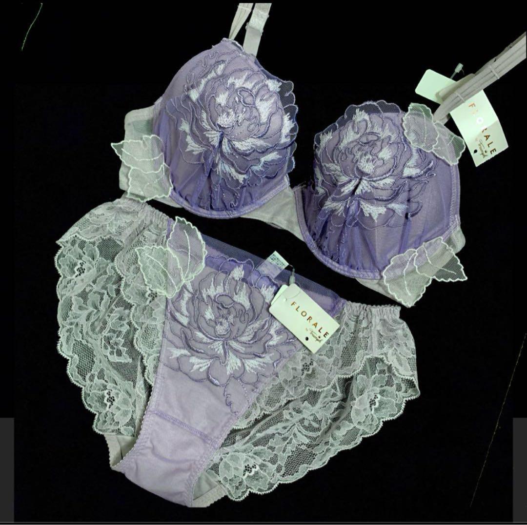 E70M トリンプ 百貨店ライン フロラーレ 大輪の芍薬 ブラ＆ハイキニ＆ソング