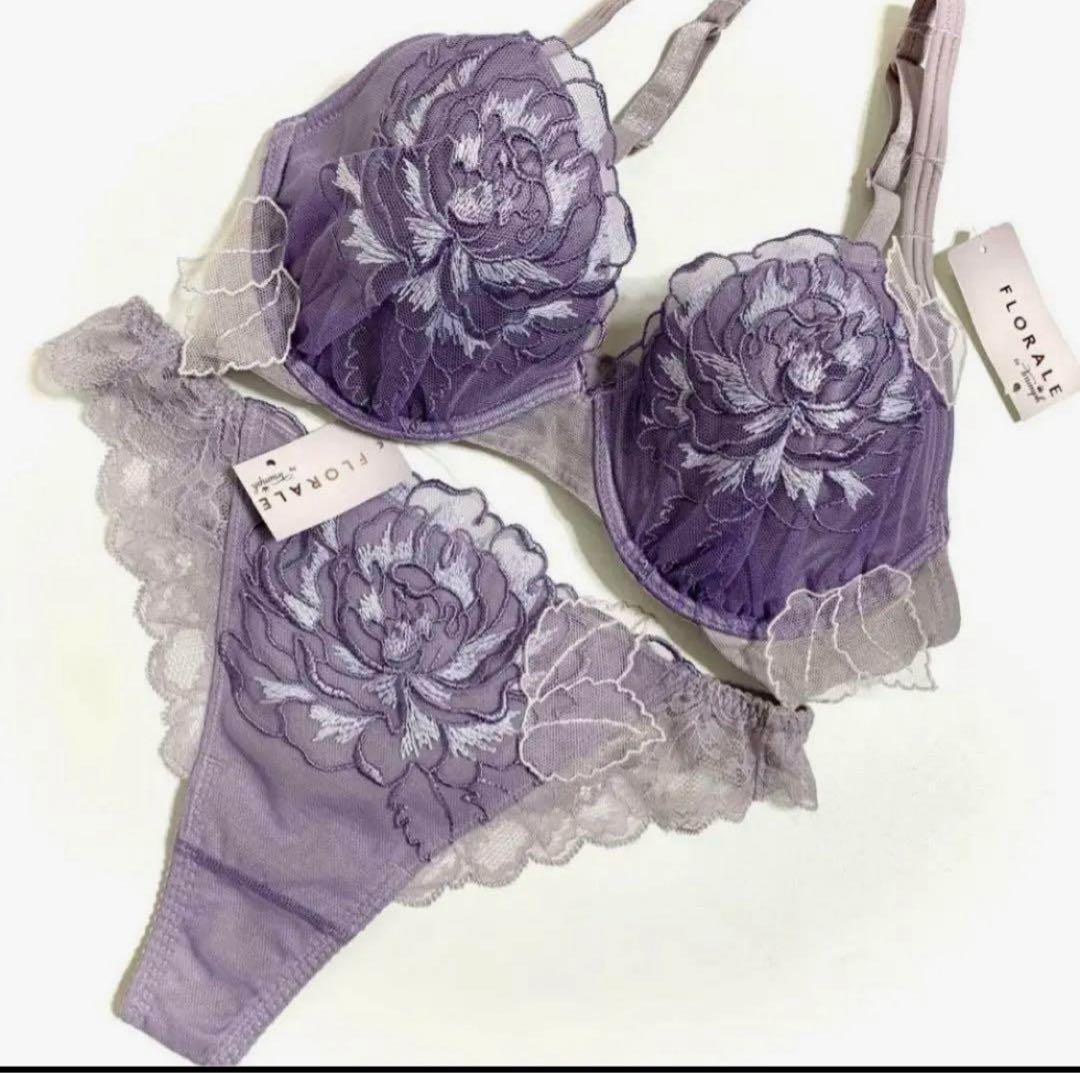 E70M トリンプ 百貨店ライン フロラーレ 大輪の芍薬 ブラ＆ハイキニ＆ソング