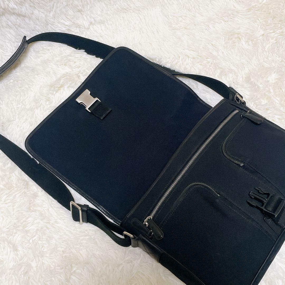 美品✨コーチ　メッセンジャーバッグ　キャンバス　レザー　黒　斜め掛け　A4収納可