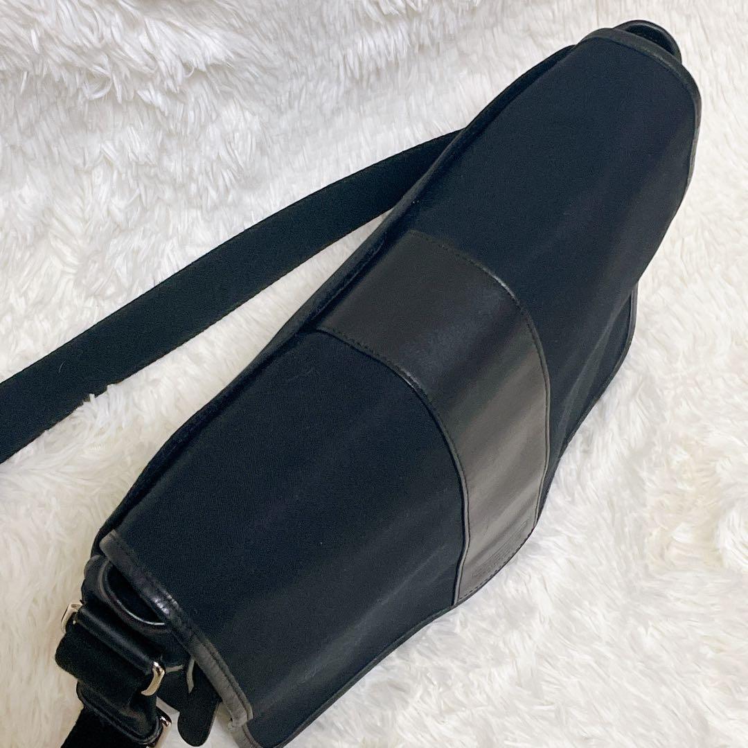 美品✨コーチ　メッセンジャーバッグ　キャンバス　レザー　黒　斜め掛け　A4収納可